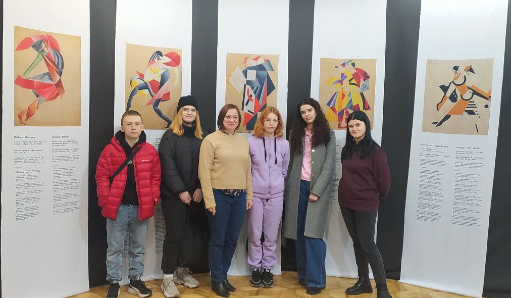 16.03.24 Екскурсія до музею театрального фото 2