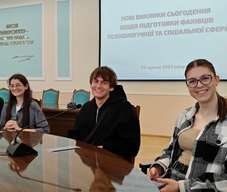 учасники круглого столу