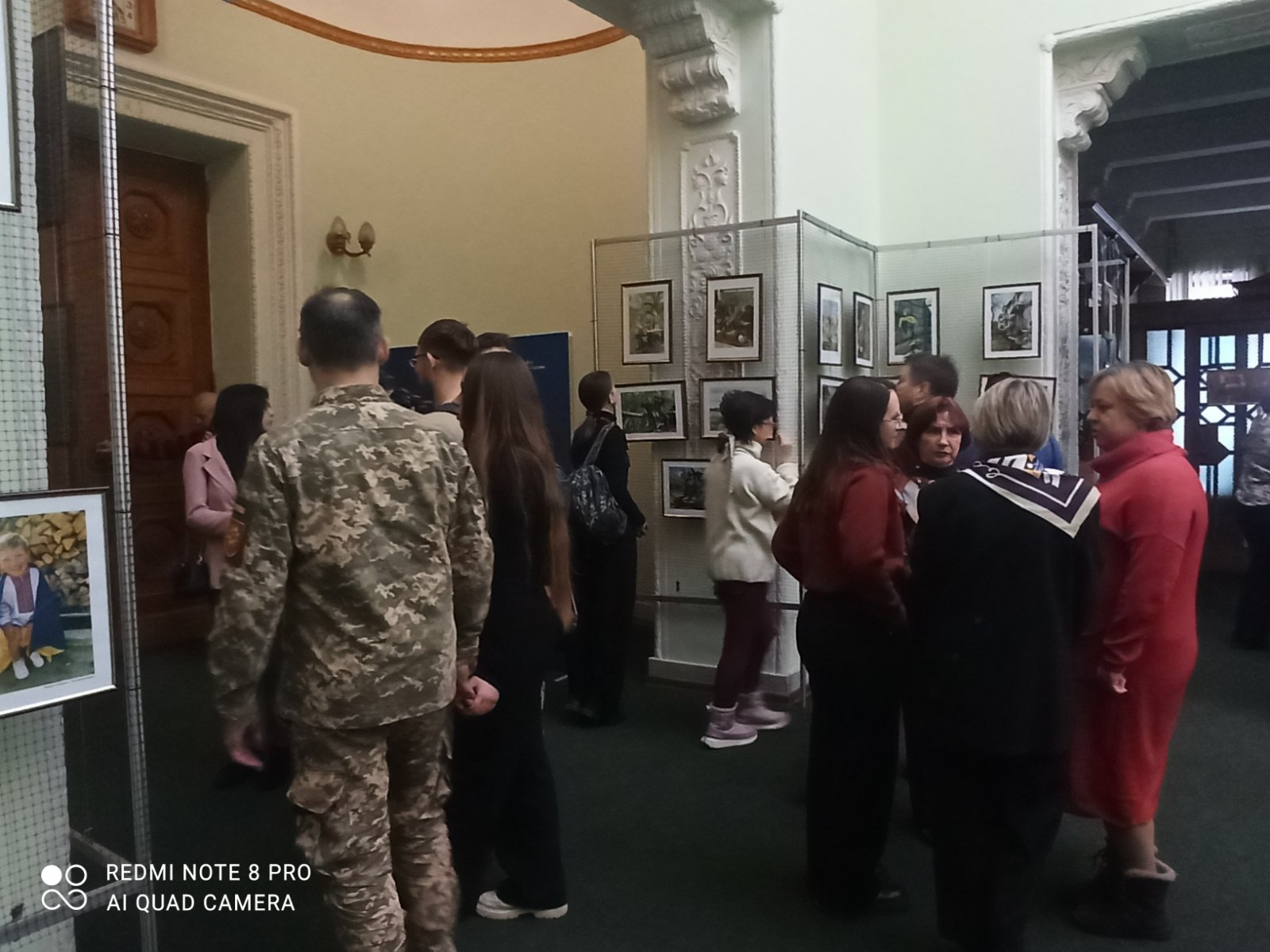 24.02.25 Фото 3 Перегляд учасниками світлин