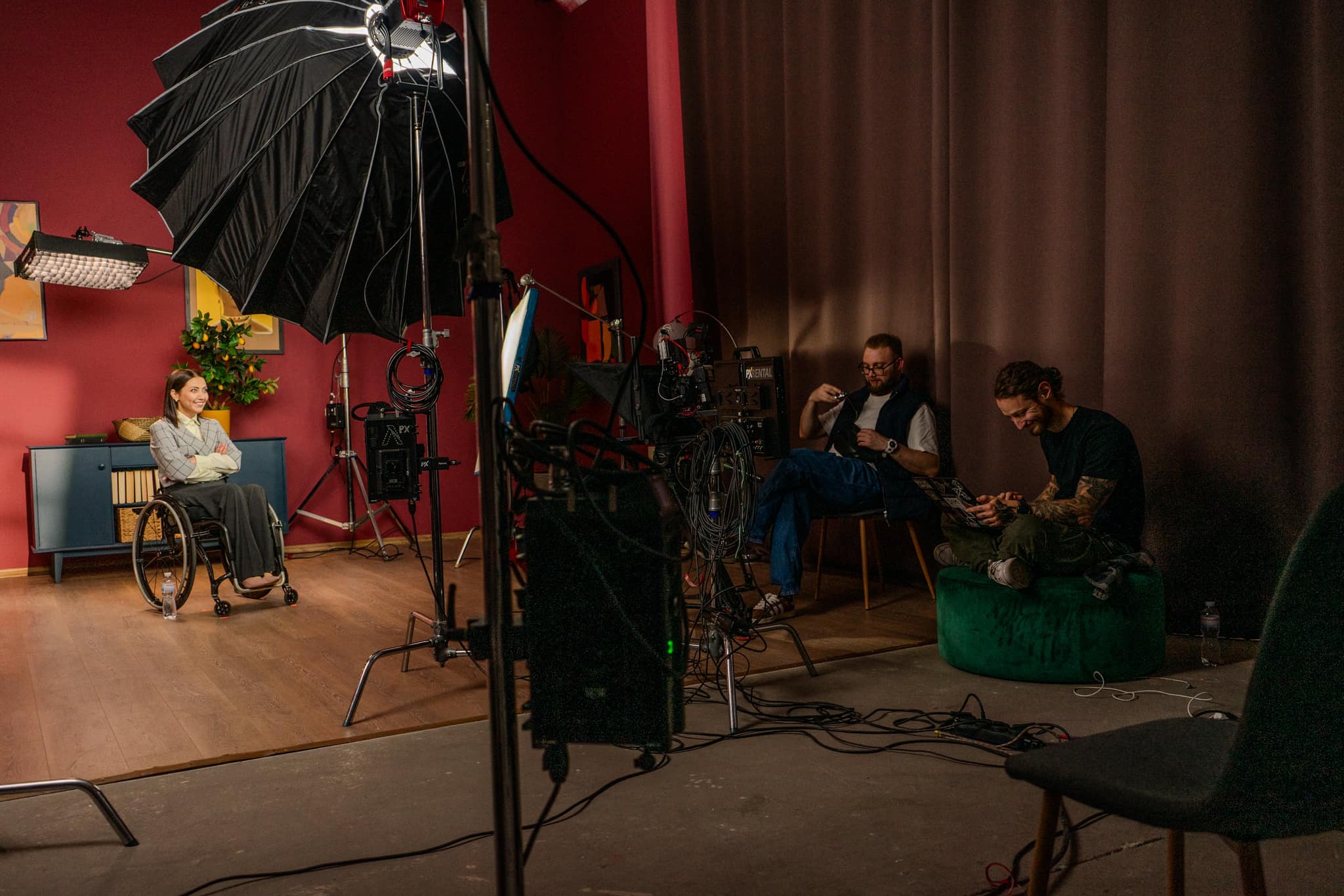 28.02.25 Фото 3 фото процесу зйомки програми Разом заради підтримки