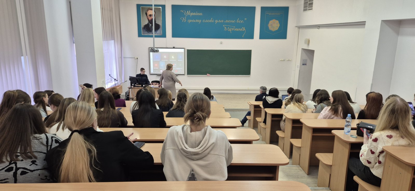 студенти психологи на конференції