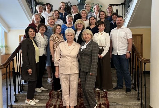 Фото 1 Учасники круглого столу